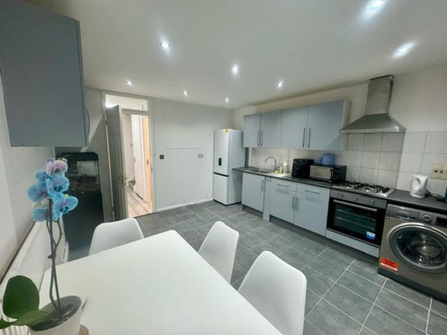 Tottenham Velvet Suites ลอนดอน ภายนอก รูปภาพ